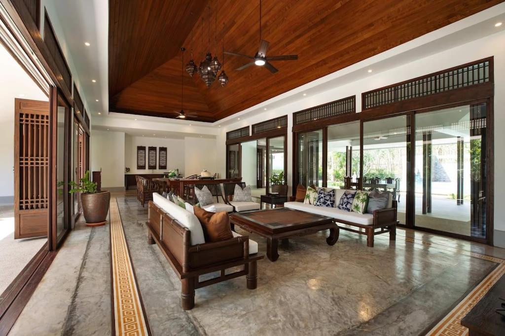 Traditional Elegance, Baan Suan Villa Ban Bang La Exterior photo